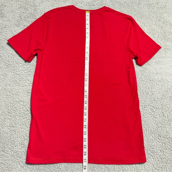 GUESS Los Angeles Men’s Adult Casual Red Embossed Logo T-Shirt – Size M - Picture 6 of 7